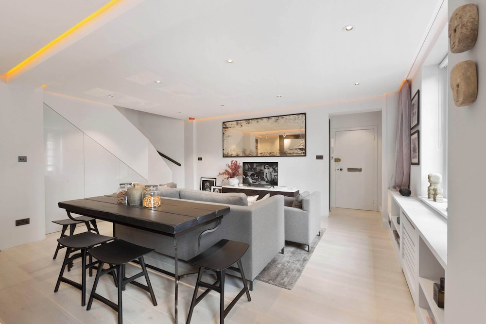 Knightsbridge & Chelsea Lux 2 bed Duplex