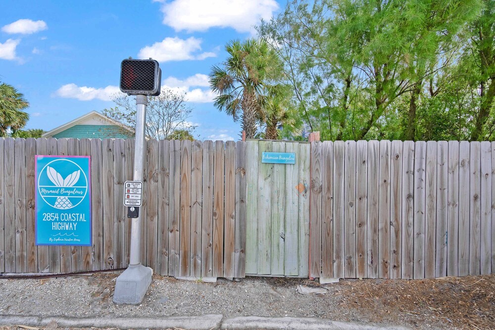 Marvelous Mermaid Beach Bungalow Dog-friendly