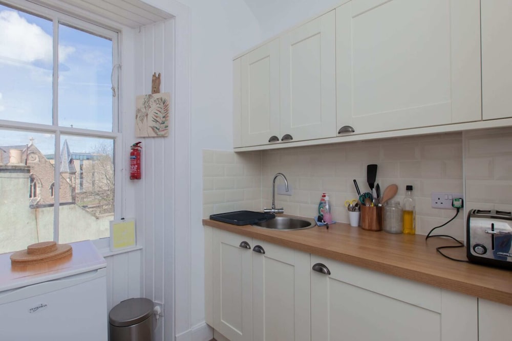 Charming City Centre Flat in Edinburgh