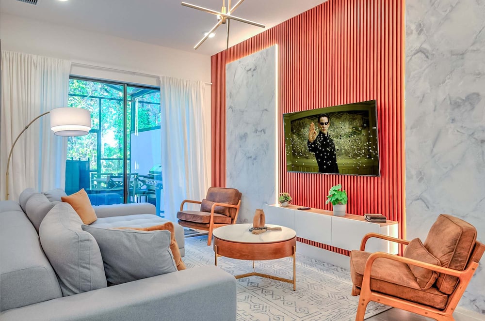 Amazing 5BD Family Townhouse at Paradiso Grande