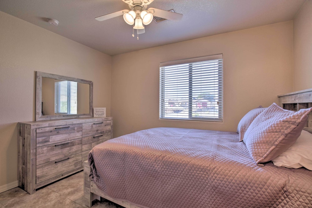 3 Mi to Beach & Boat Launch: Lake Havasu Home!