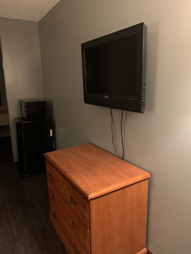 Royal Inn Taylorsville - Property Image 8