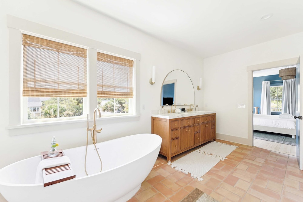 Windward House by Avantstay Walk to Beach + Restaurants Saltwater Pool