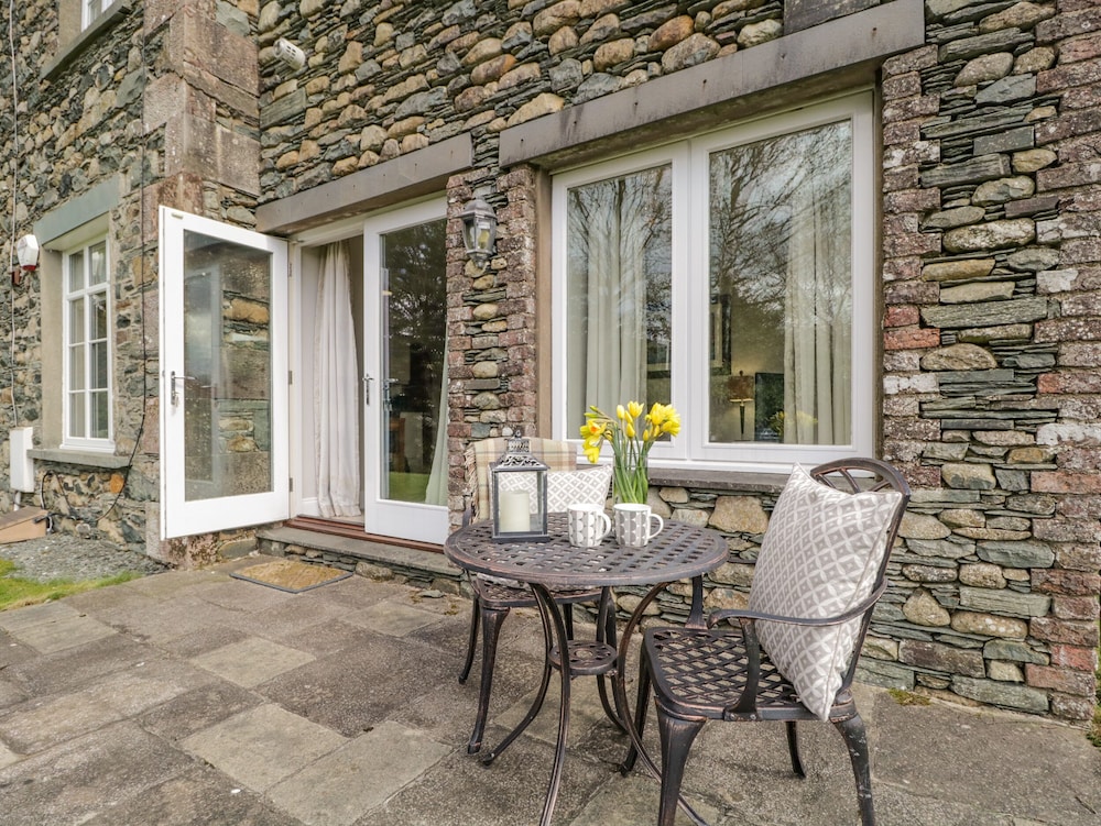 Garden Cottage view 3
