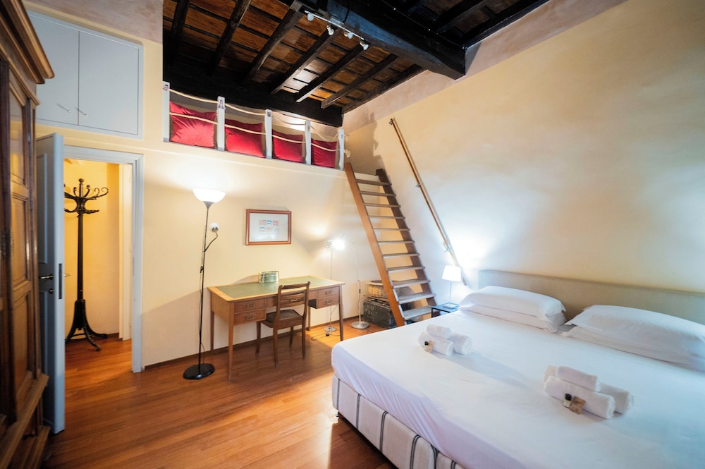 Campo De' Fiori Apartments