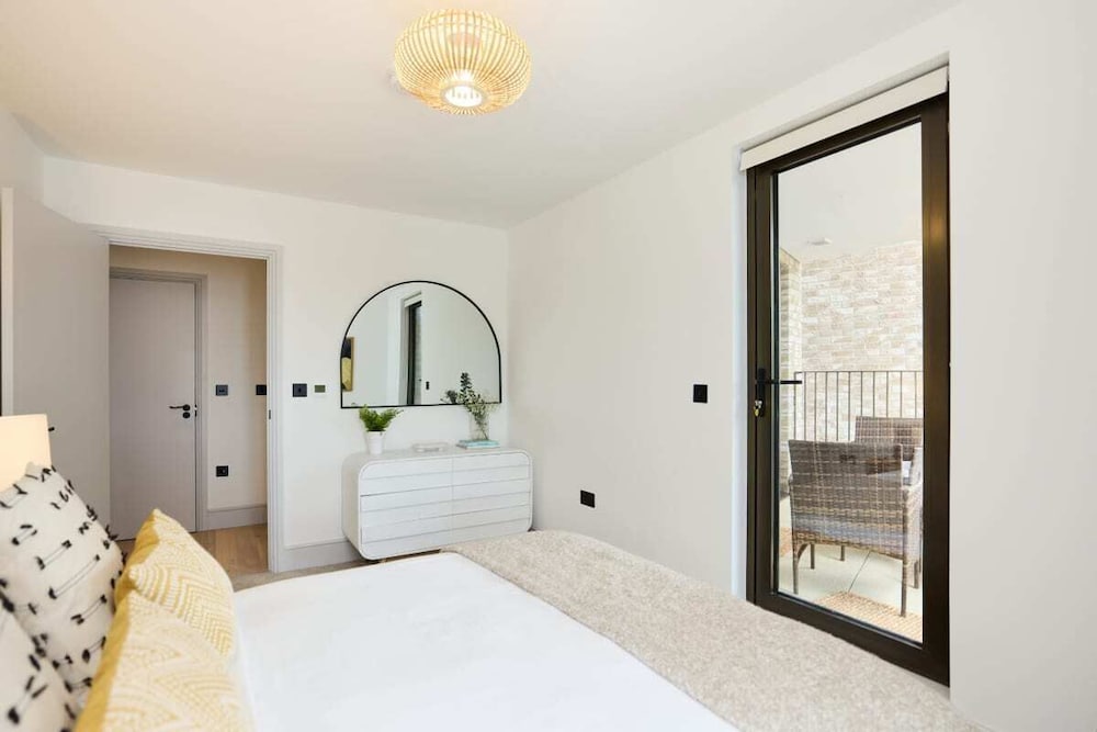 The South Wimbledon Escape - Lovely 3bdr With Balcony