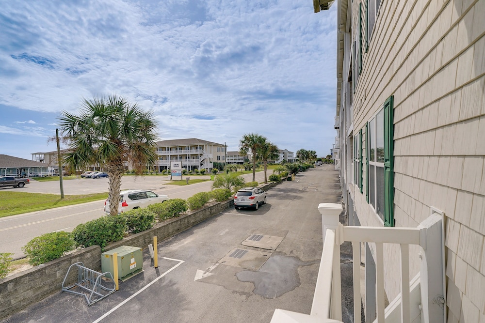 Oak Island Vacation Rental ~ 1 Block to Beach! view 4