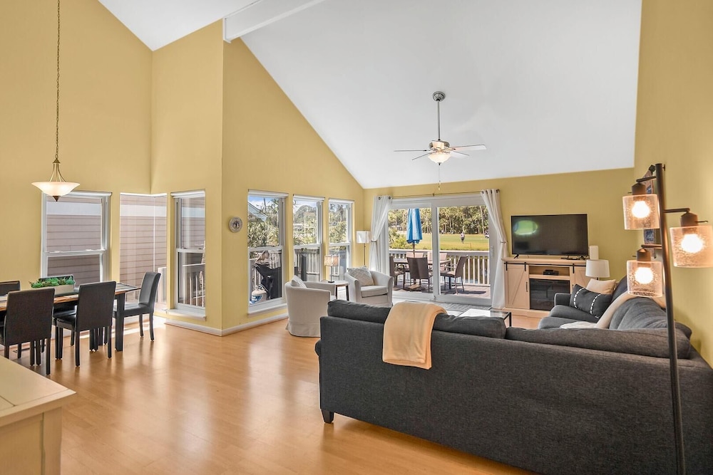 Beautifully Maintained 3-bed, 3-bath Home Offers Comfort & Privacy