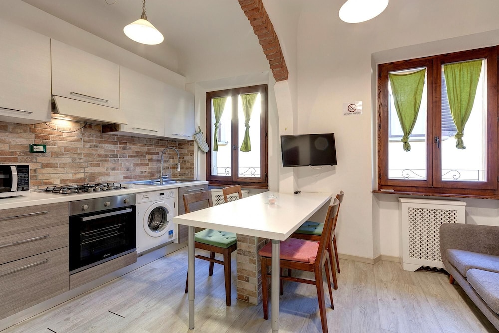 Corno 7 in Firenze With 2 Bedrooms and 1 Bathrooms