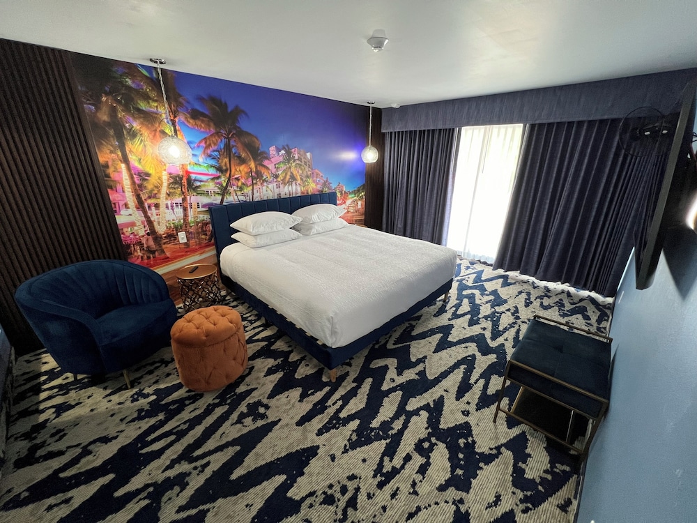 Lighthouse Inn & Suites