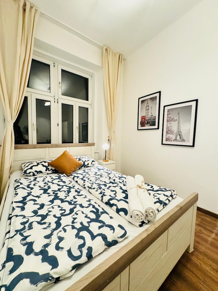 5BR Apt For 10 Walk to Kaufpark Alterlaa