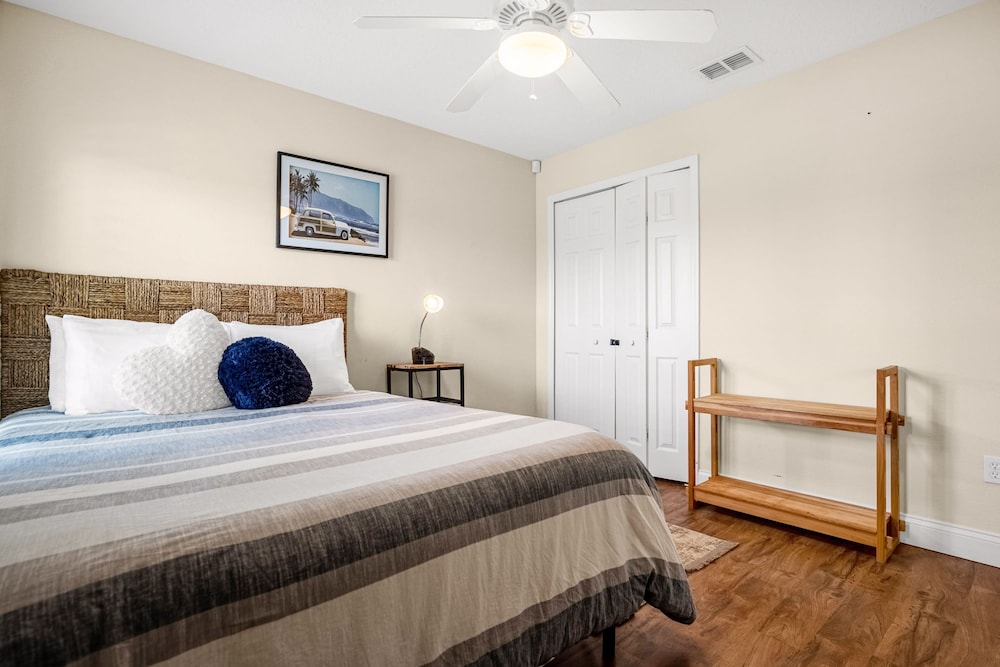 Upstay - Waterside Home With Pool and Hot Tub