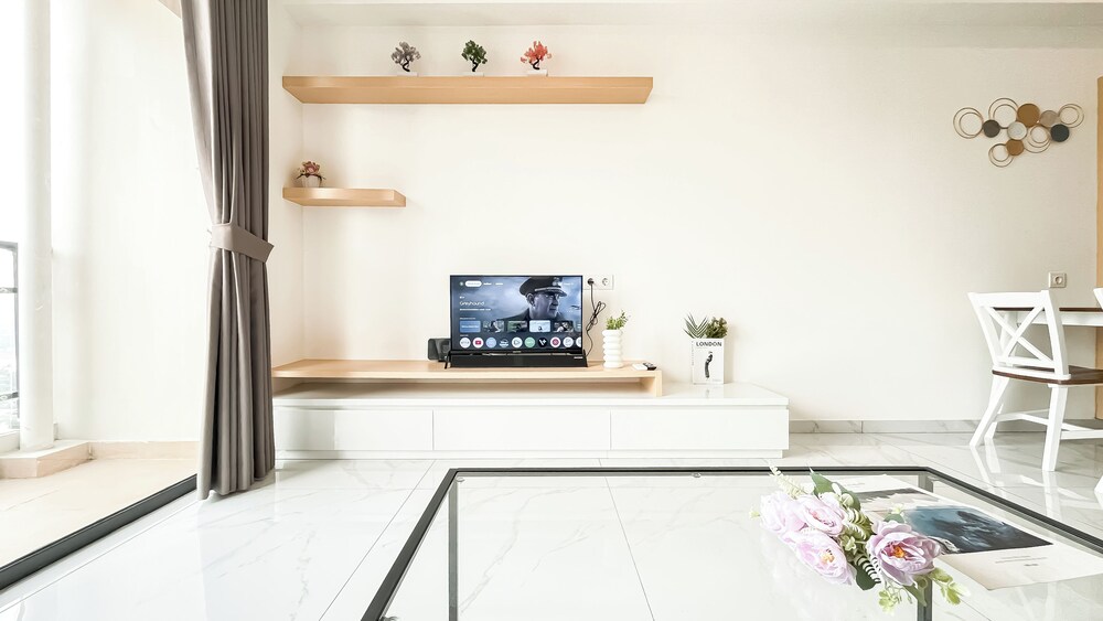 Elegant And Homey 3Br Apartment Sky House Bsd