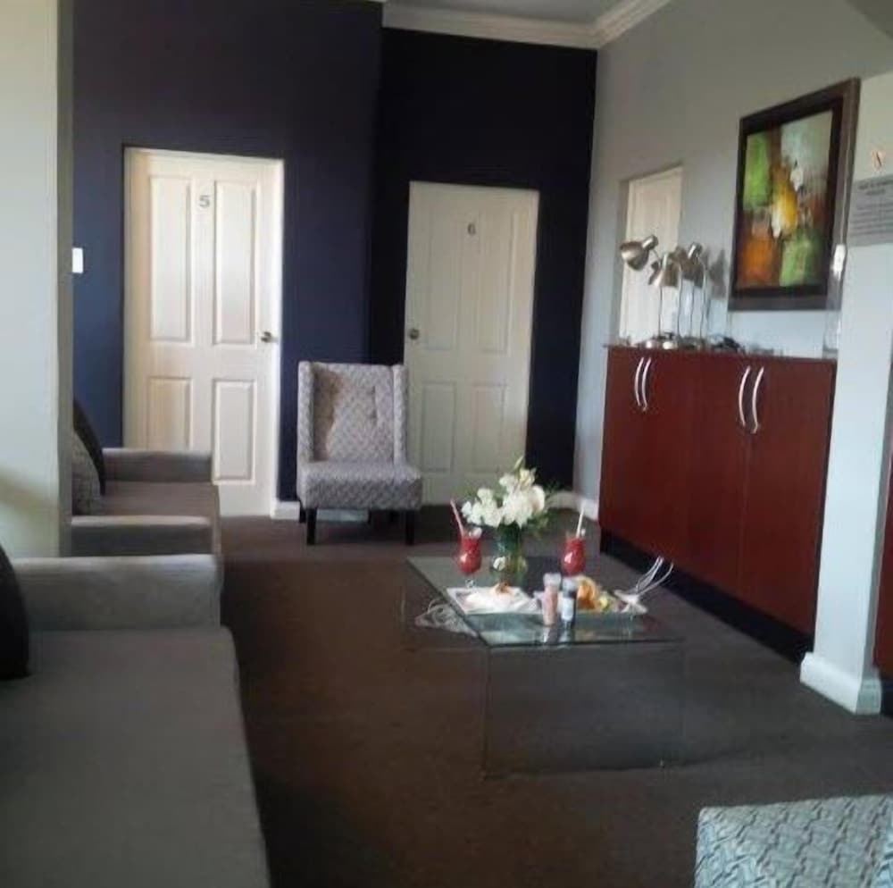 1st Class Manor B&B