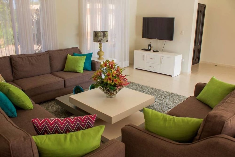 Villa With 4 Master Bedrooms w/ En-suite Bathrooms