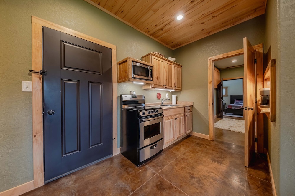 Flathead River Retreat For 15!