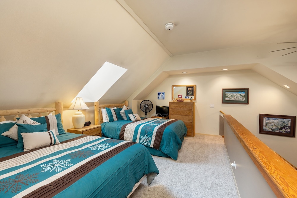 The Pines - Keystone Ski Resort CO Vacation Lodging