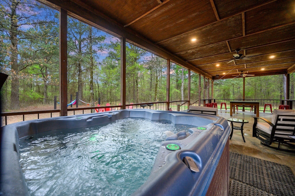 Sugar Daddy Cabin for 13!