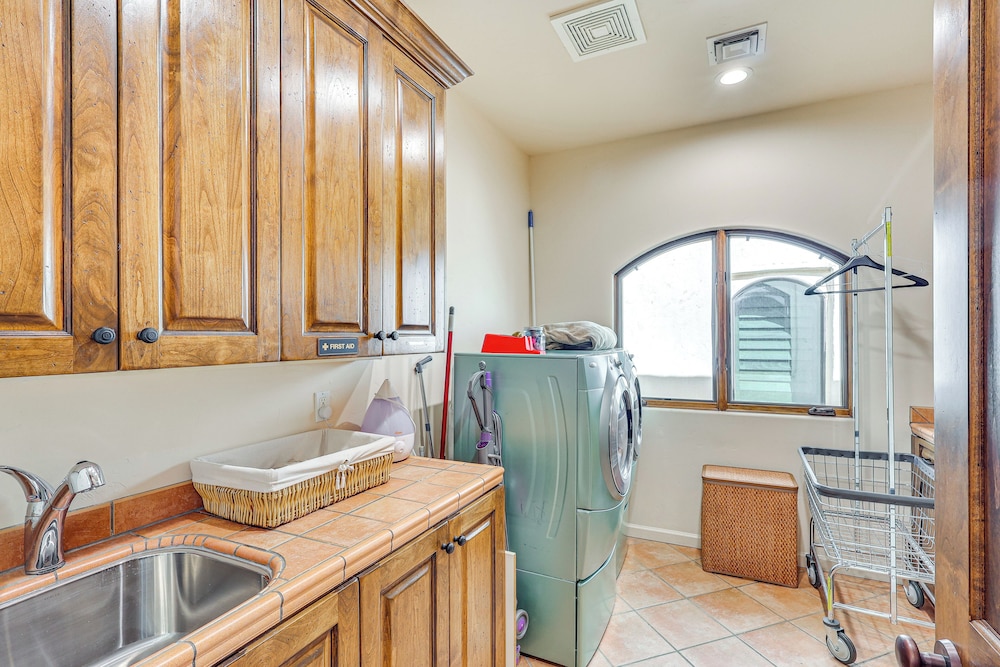 Game Room + Dock: Riverfront Escape in Parker!