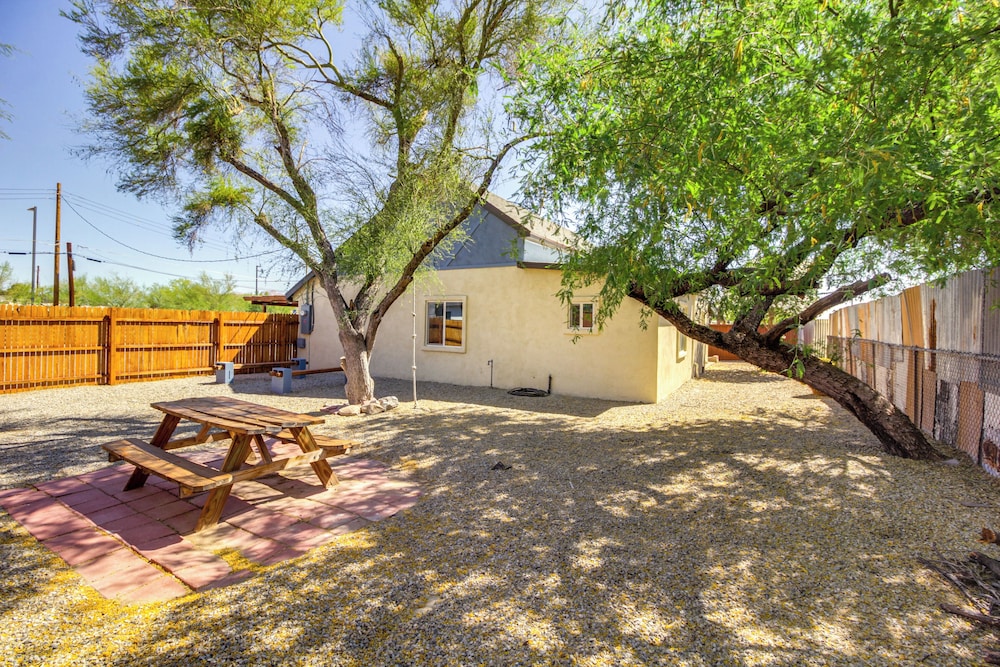 1 Mi to Dtwn Tucson: Home w/ Fenced-in Yard