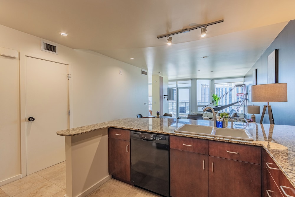 ROVE LIVING/KL - 44 Monroe