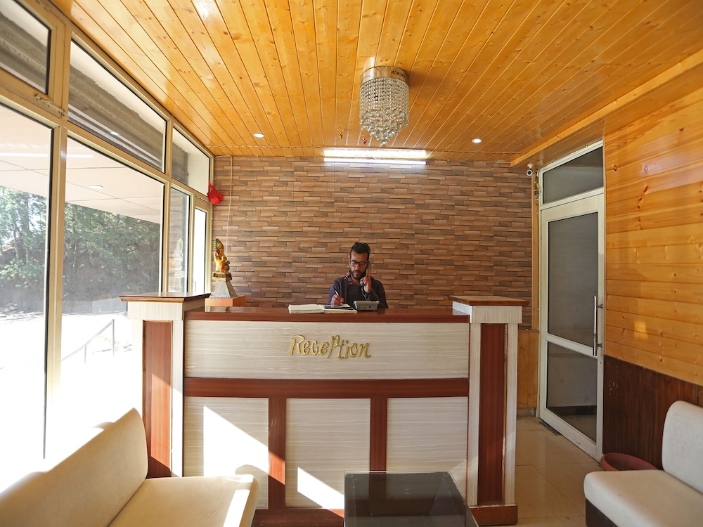 Lobby & Reception