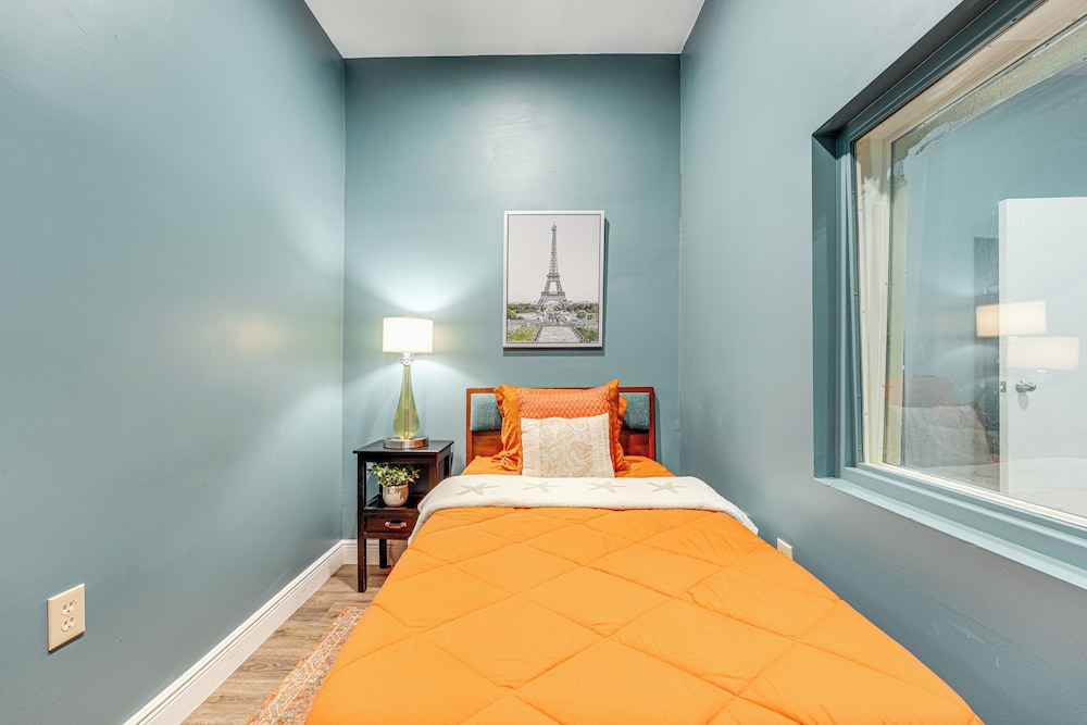 Peaceful Weekend Rendezvous! Odessa Apartment
