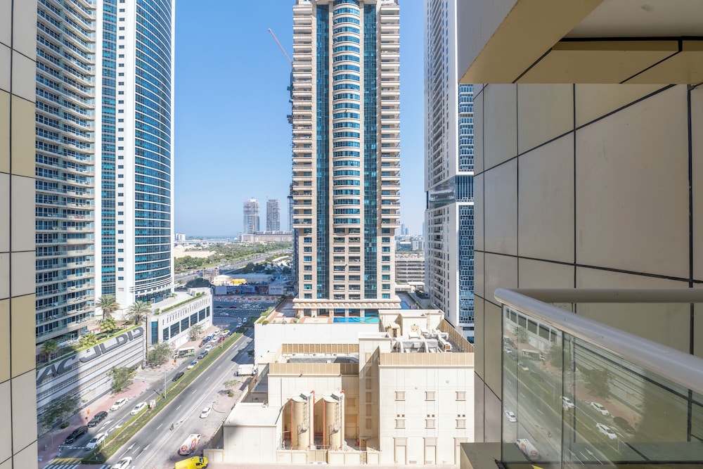 Upgraded 1BR in Marina - Calming Views
