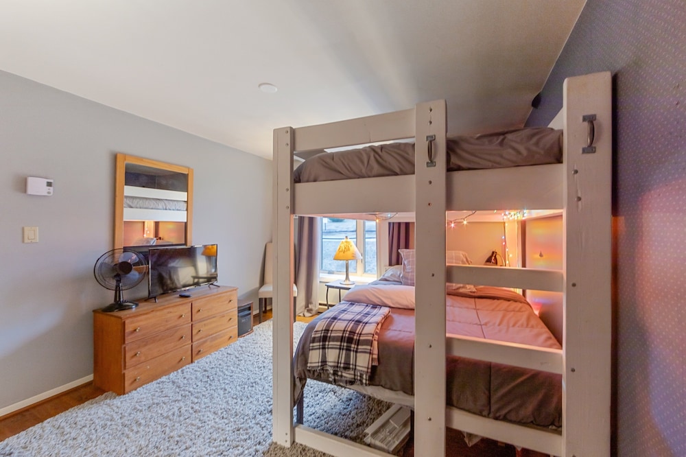 Hedges 7j - Comfortable Mountain Retreat 3 Bedroom Townhouse by The Summit at Gore Mountain