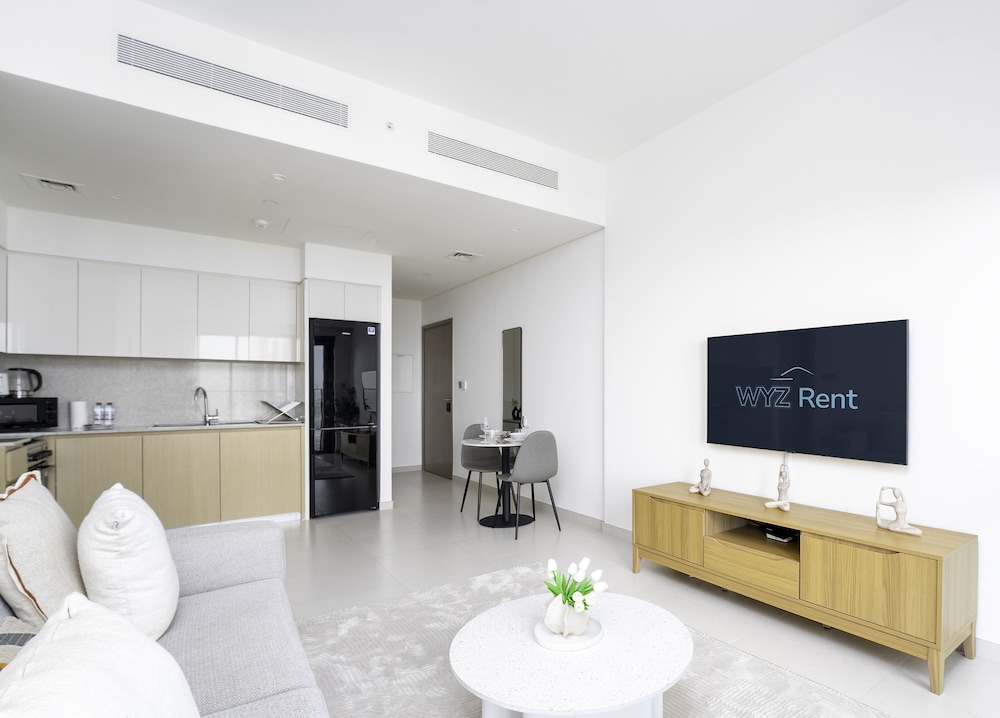 Sleek 1BR in Burj Royale with Canal View