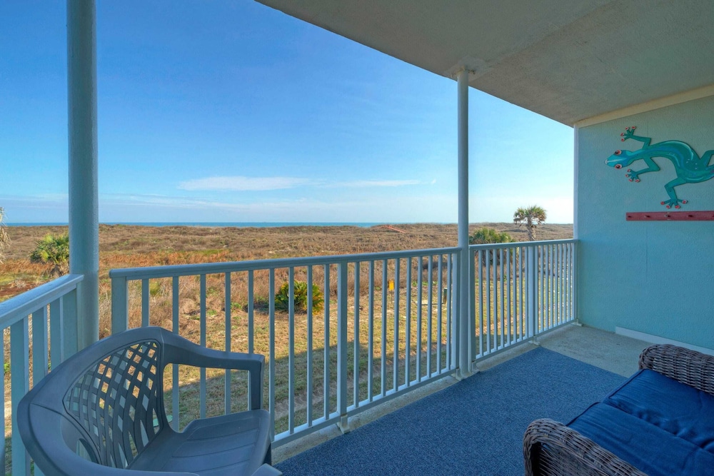 Beachfront Condo w/ Ocean View, 2 Pools, Boardwalk to the Beach Island Getaway