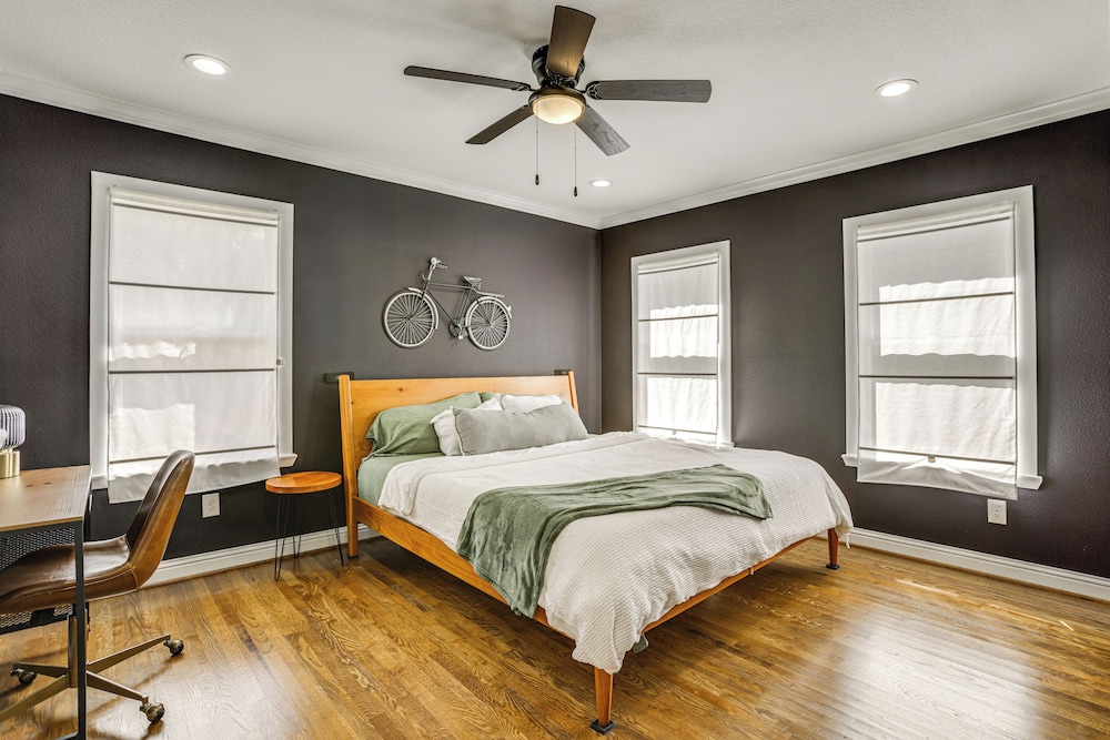 Condo 2 Mi to Houston Zoo & Museum District!