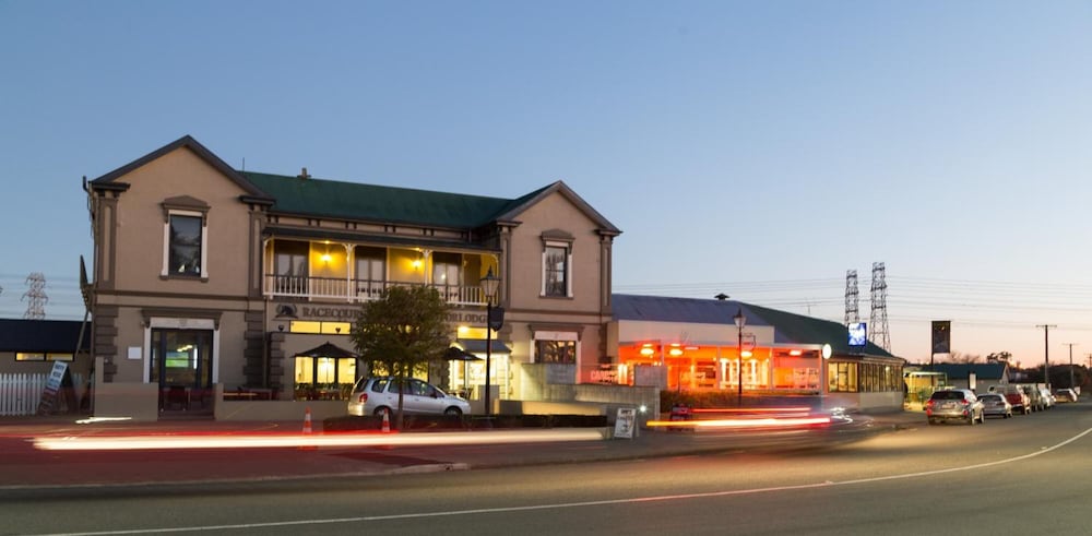 The Racecourse Hotel & Motorlodge