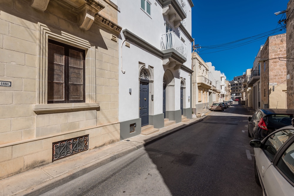 Mellieha Vacations - Yellow Pearl Apartments - Property Image 2