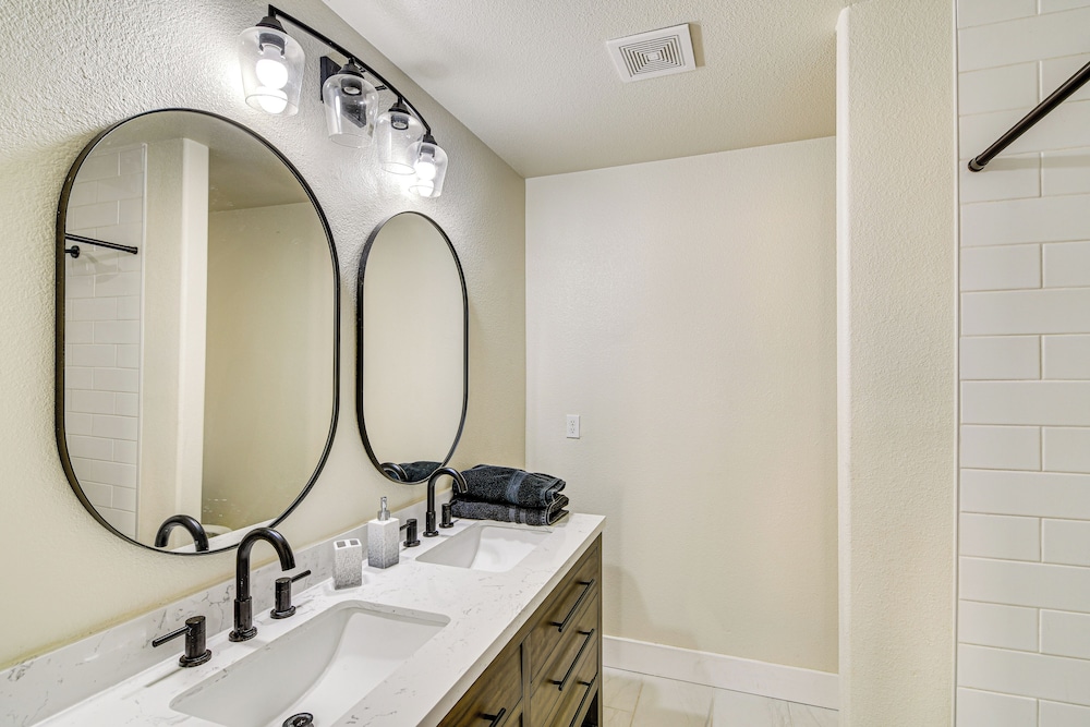 1 Mi to Pioneer Crossing Casino: Fernley Retreat!