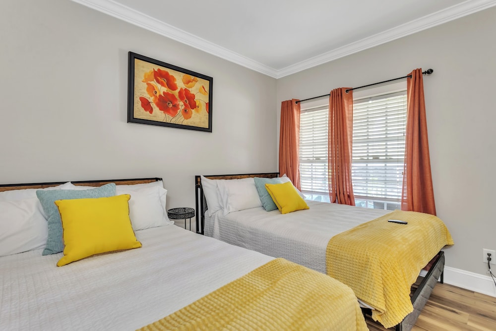Heated Pool King Bed Jacuzzi Bath Arcade
