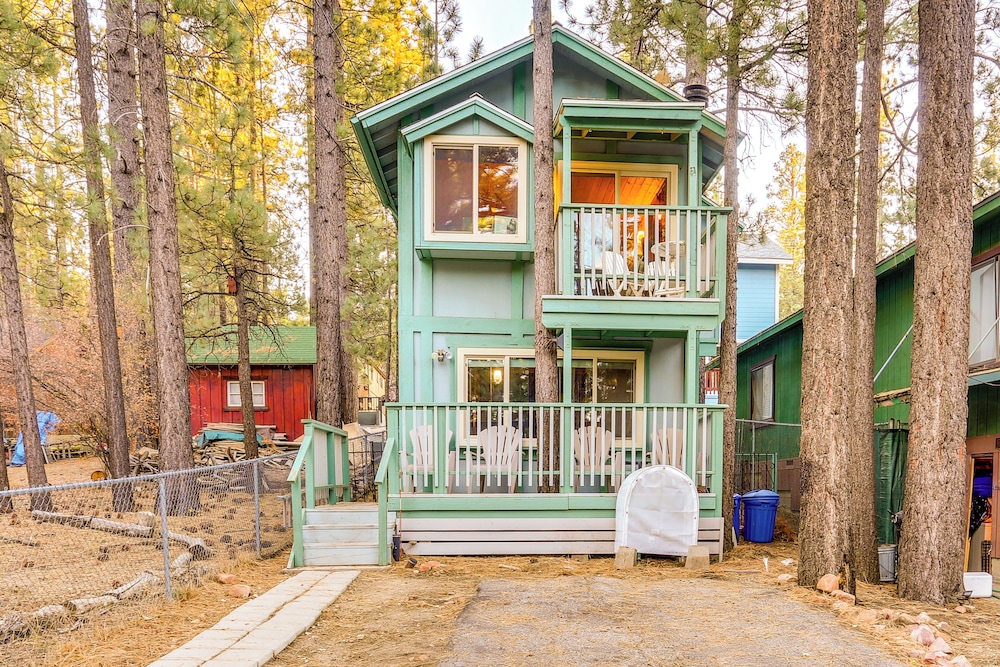 Hotel Dog-friendly Big Bear Cabin: Ski, Hike & Unwind! - Image 1