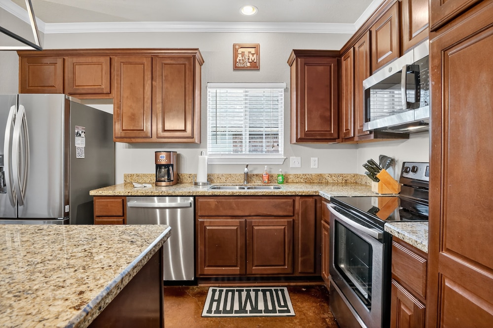 Game Day Getaway Near Texas A&m 4 Bedroom Home