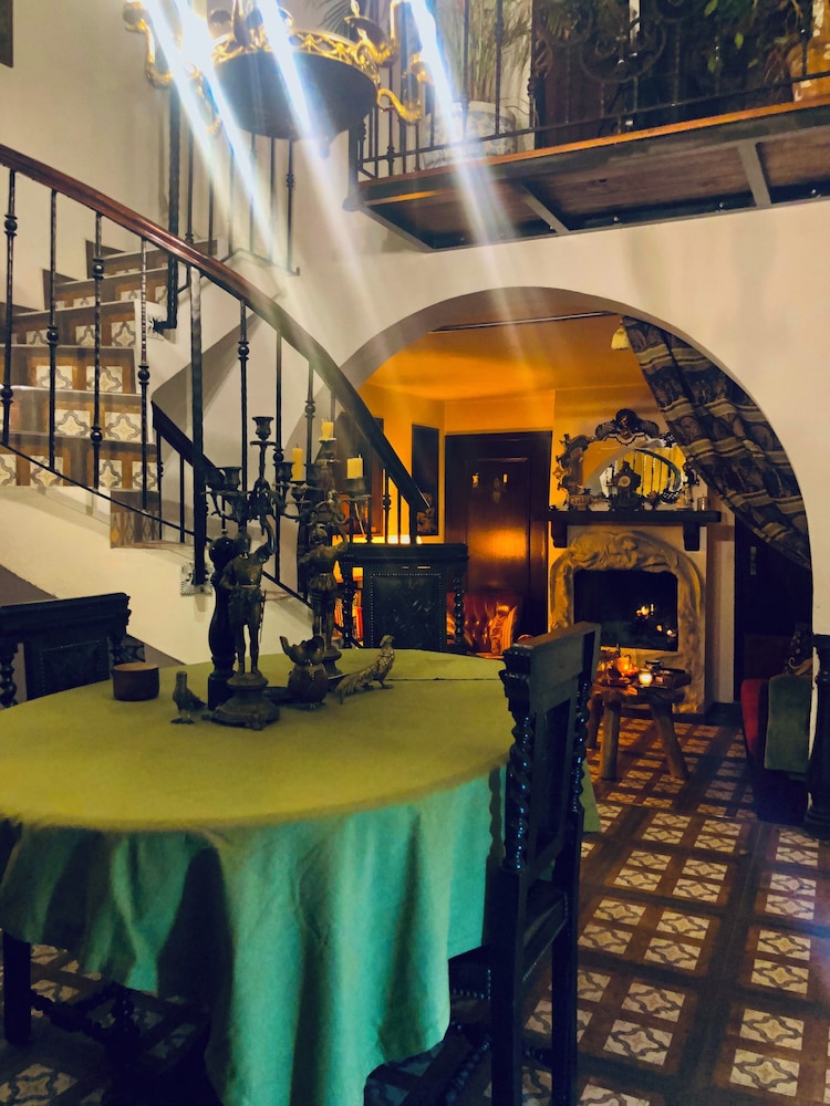 Cozy House Sleeps 2 With Pet Friendly Option