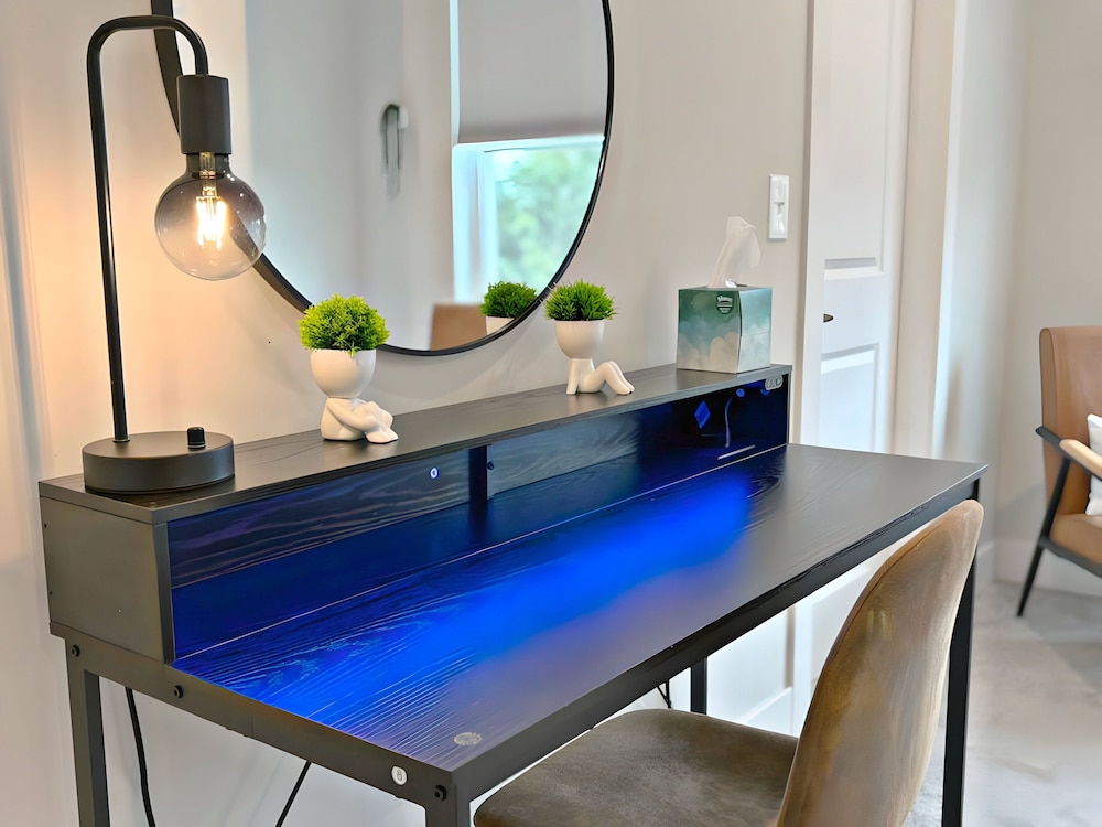 Modern 4BR with Parking - WV rep 4