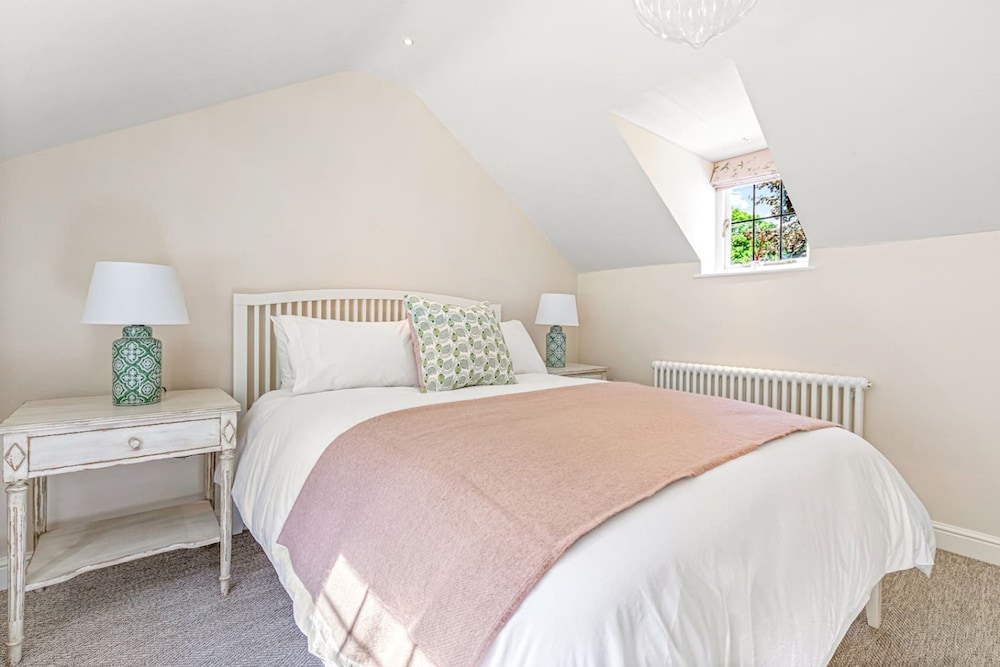 Honeypot Cottage - From 500 Per Night
