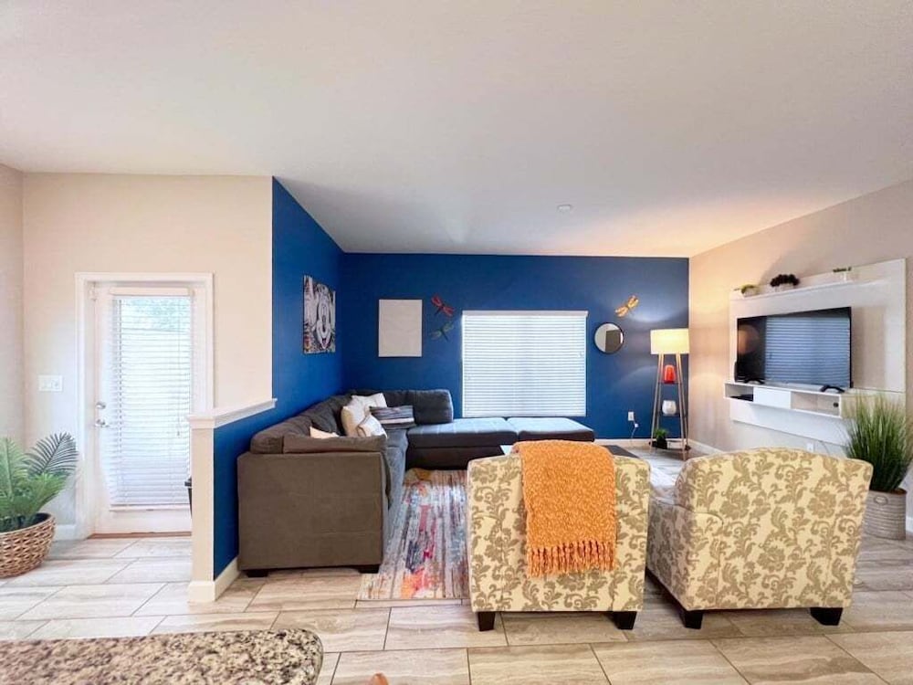 Mickey's Home 5 Bed Town-home With Private Pool! 5 Bedroom Townhouse