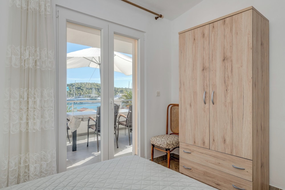 Seafront apartments Marija with terrace and mooring