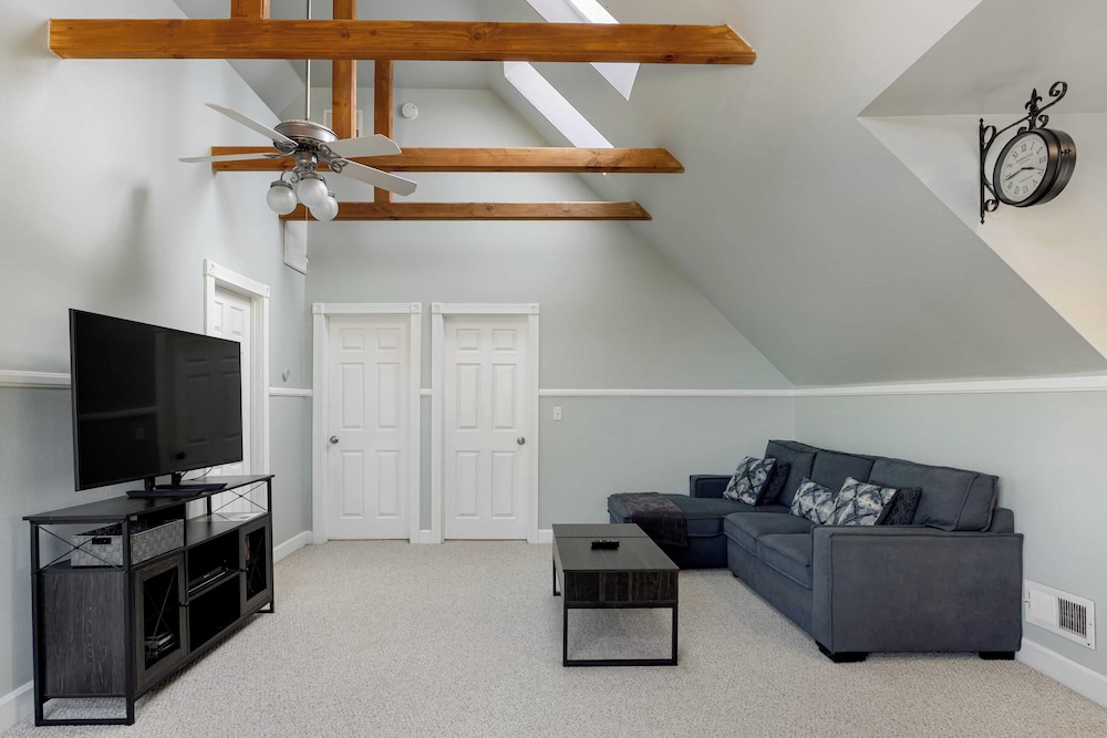 Wine Country Retreat Gorgeous Views, Minutes to Wineries
