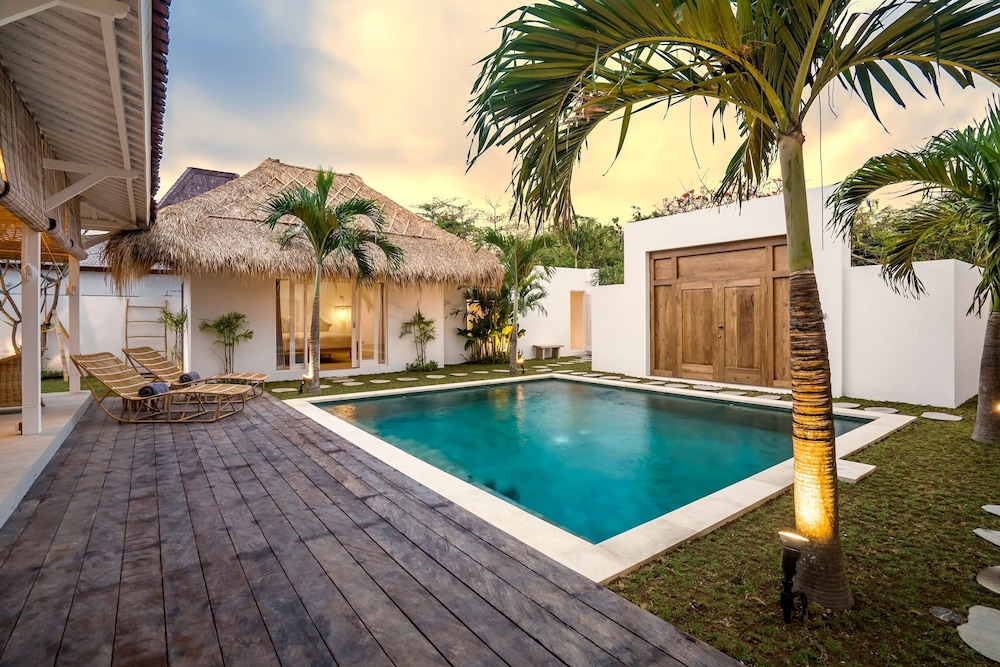 A Casa Di Renucci by Alfred in Bali - Brand New Stunning 5BR Villa Near Seminyak Beach