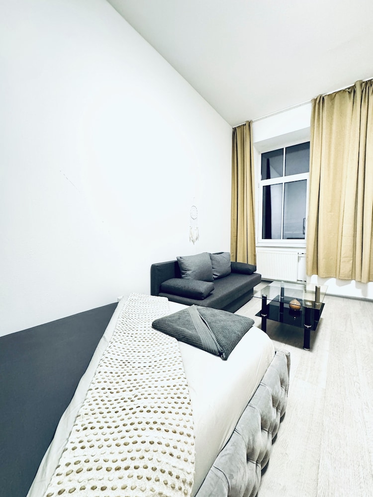 Affordable Studio Apt Near Ottakring