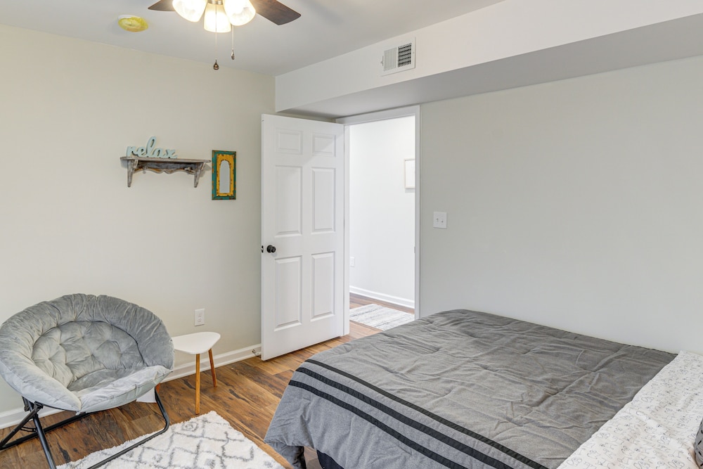 2 Mi to University of Louisville: Apt w/ Fire Pit!