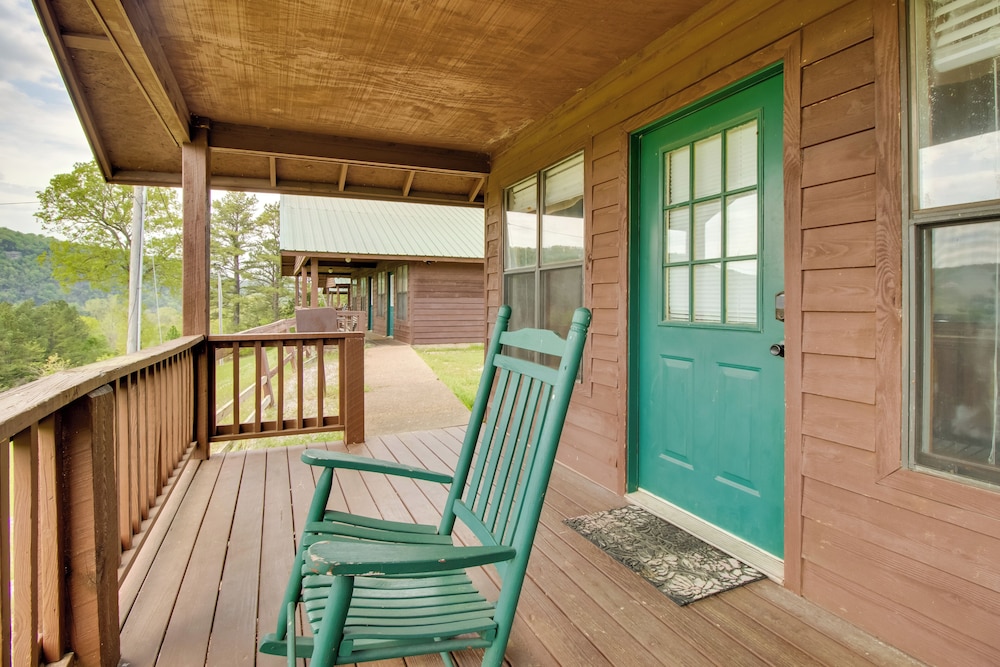 Close to River & Hiking: Cabin in Mountain View