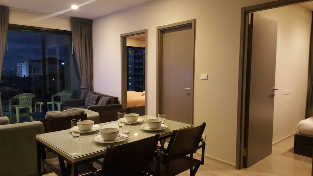 A Luxury 2 Bedrooms The Base Downtown