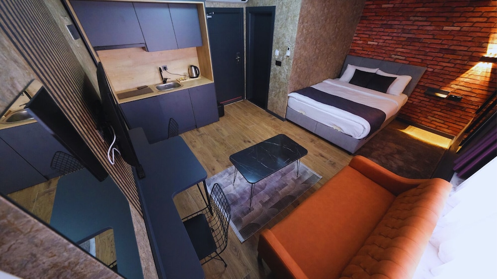 Nomad Hub Istanbul Suit